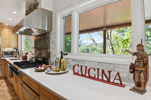 1167 Stanford Ct, Napa, CA 94558