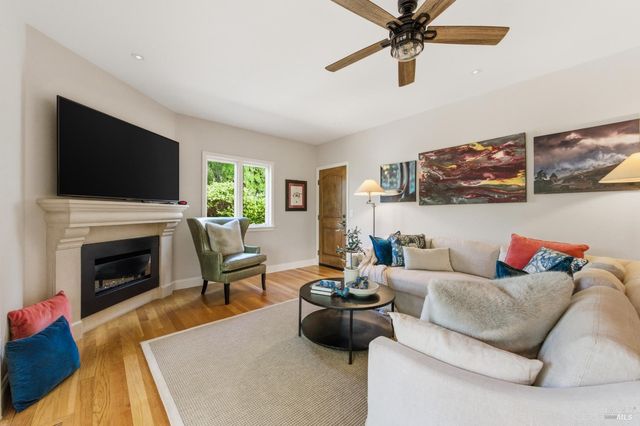 1167 Stanford Ct, Napa, CA 94558