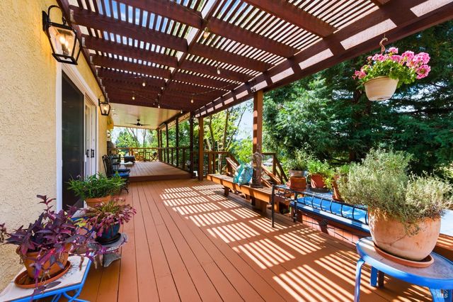 1167 Stanford Ct, Napa, CA 94558