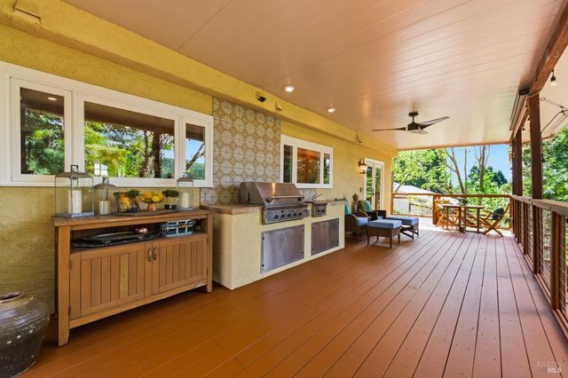 1167 Stanford Ct, Napa, CA 94558