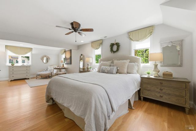 1167 Stanford Ct, Napa, CA 94558