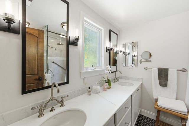 1167 Stanford Ct, Napa, CA 94558