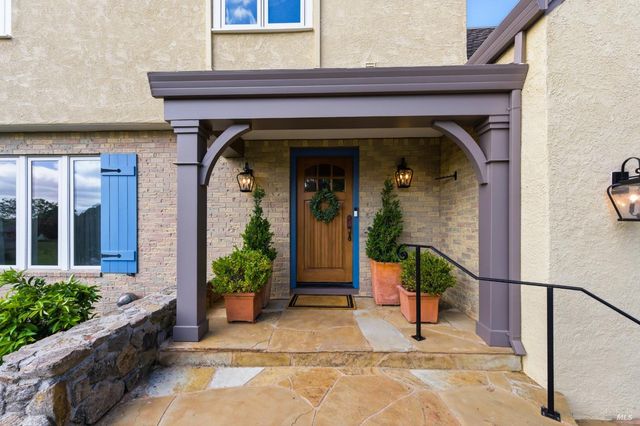 1167 Stanford Ct, Napa, CA 94558