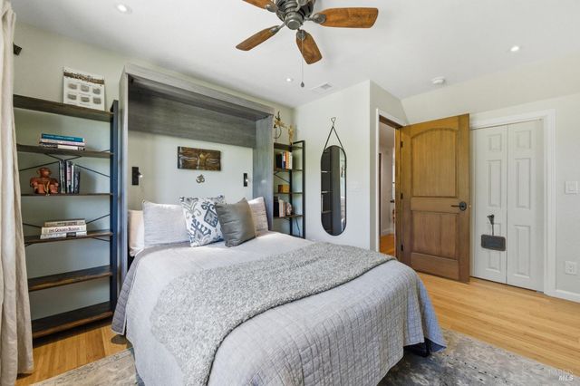 1167 Stanford Ct, Napa, CA 94558