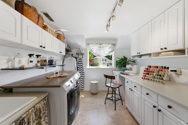 1167 Stanford Ct, Napa, CA 94558