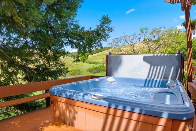 1167 Stanford Ct, Napa, CA 94558