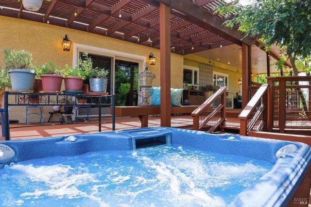 1167 Stanford Ct, Napa, CA 94558