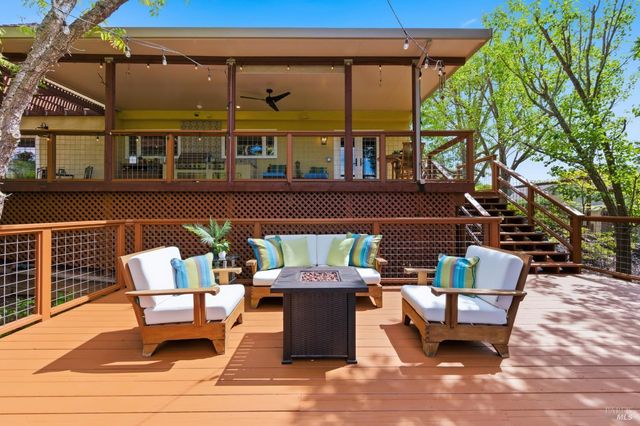 1167 Stanford Ct, Napa, CA 94558