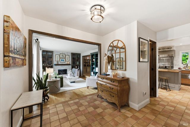 1167 Stanford Ct, Napa, CA 94558