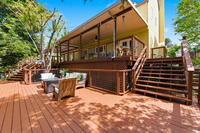 1167 Stanford Ct, Napa, CA 94558