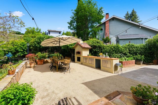 1167 Stanford Ct, Napa, CA 94558