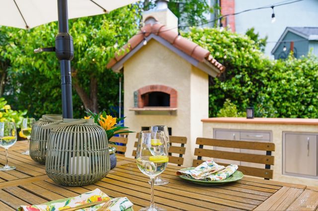 1167 Stanford Ct, Napa, CA 94558