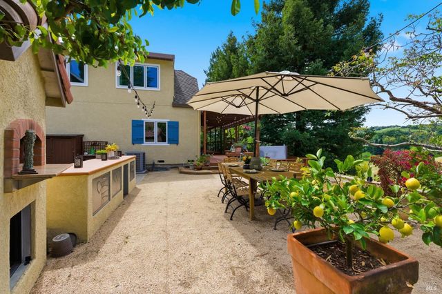 1167 Stanford Ct, Napa, CA 94558