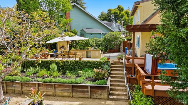 1167 Stanford Ct, Napa, CA 94558