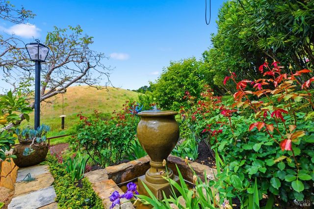 1167 Stanford Ct, Napa, CA 94558