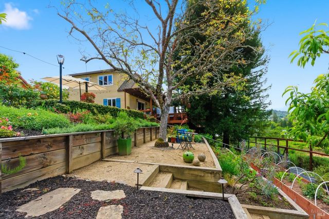 1167 Stanford Ct, Napa, CA 94558