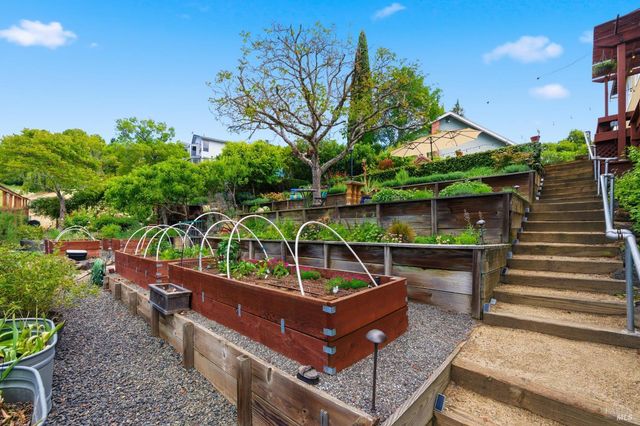 1167 Stanford Ct, Napa, CA 94558