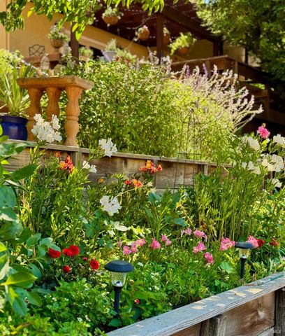 1167 Stanford Ct, Napa, CA 94558