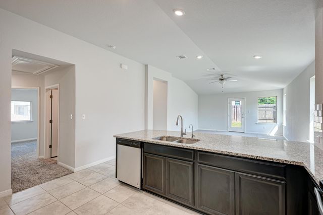 209 Forest Moon LN, Kyle, TX 78640