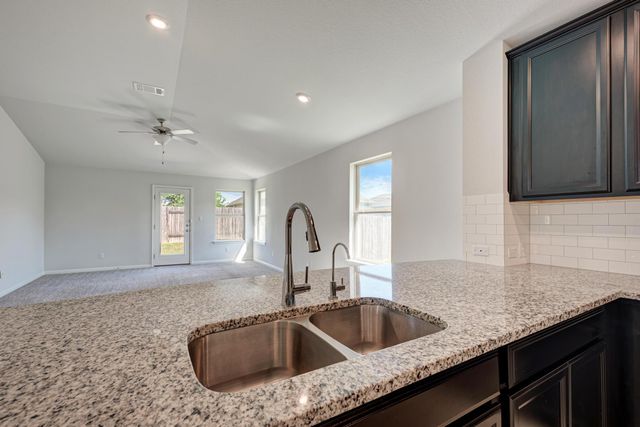 209 Forest Moon LN, Kyle, TX 78640
