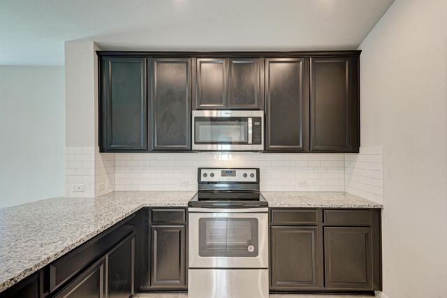 209 Forest Moon LN, Kyle, TX 78640