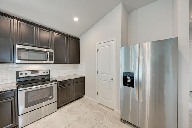 209 Forest Moon LN, Kyle, TX 78640