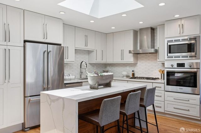 215 Bradford Street, San Francisco, CA 94110