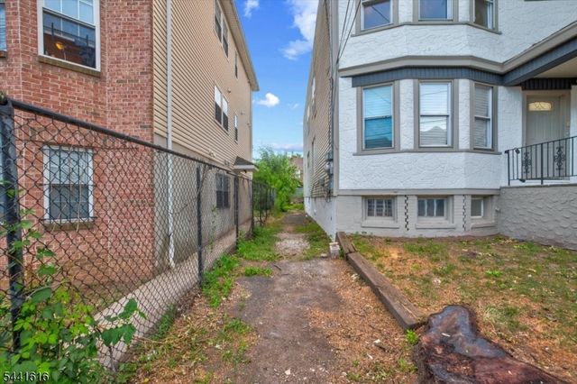 20 Edwin Pl, Newark City, NJ 07112