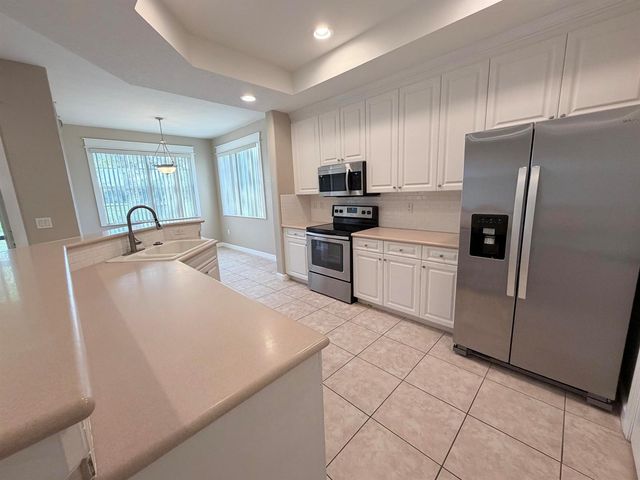 7911 NW 128th Lane 11-c, Parkland, FL 33076
