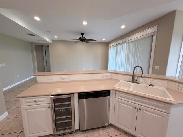 7911 NW 128th Lane 11-c, Parkland, FL 33076