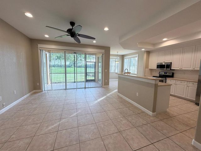 7911 NW 128th Lane 11-c, Parkland, FL 33076