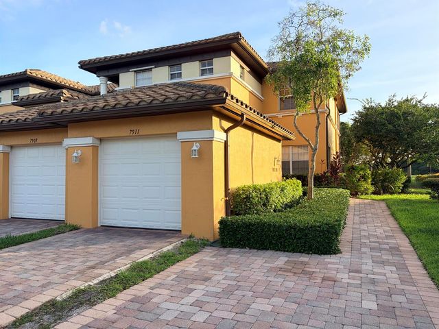 7911 NW 128th Lane 11-c, Parkland, FL 33076