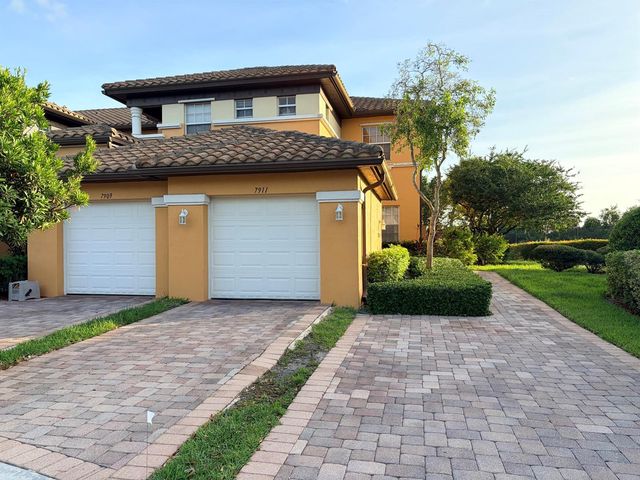 7911 NW 128th Lane 11-c, Parkland, FL 33076