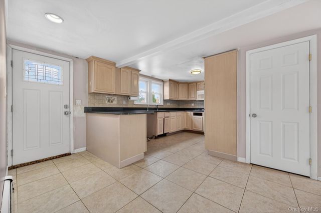 87 8th Avenue, Huntington Station, NY 11746