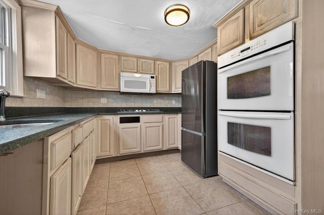 87 8th Avenue, Huntington Station, NY 11746