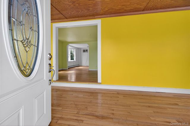 87 8th Avenue, Huntington Station, NY 11746