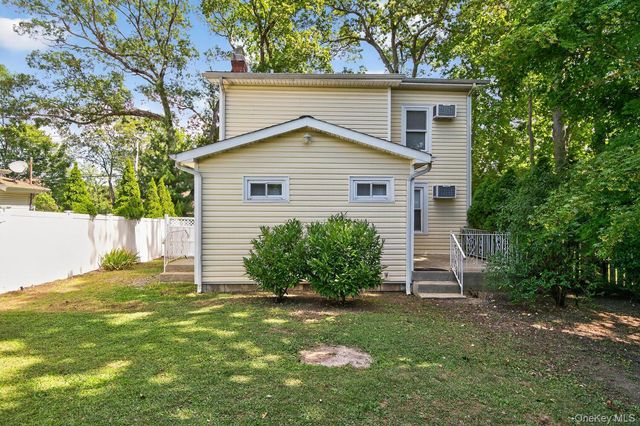 87 8th Avenue, Huntington Station, NY 11746