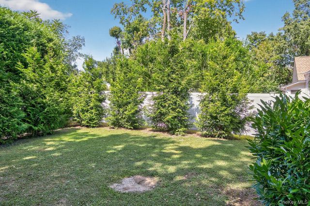 87 8th Avenue, Huntington Station, NY 11746