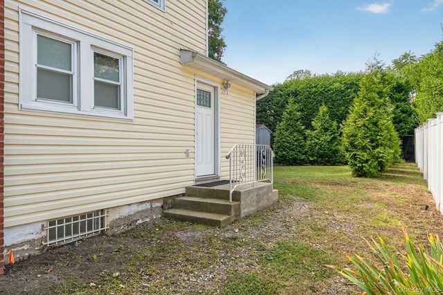 87 8th Avenue, Huntington Station, NY 11746