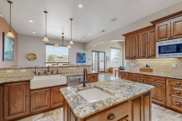 192 Camino Rayo Del Sol, Corrales, NM 87048