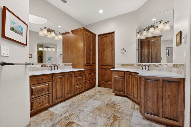 192 Camino Rayo Del Sol, Corrales, NM 87048