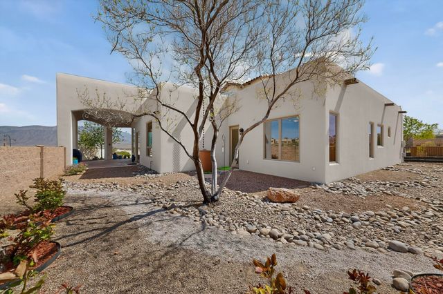 192 Camino Rayo Del Sol, Corrales, NM 87048