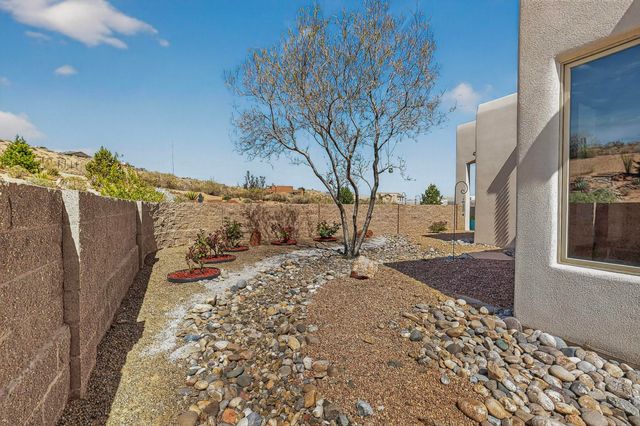 192 Camino Rayo Del Sol, Corrales, NM 87048