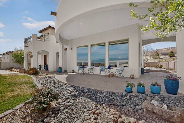 192 Camino Rayo Del Sol, Corrales, NM 87048
