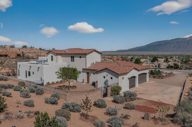 192 Camino Rayo Del Sol, Corrales, NM 87048