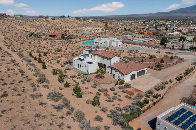 192 Camino Rayo Del Sol, Corrales, NM 87048