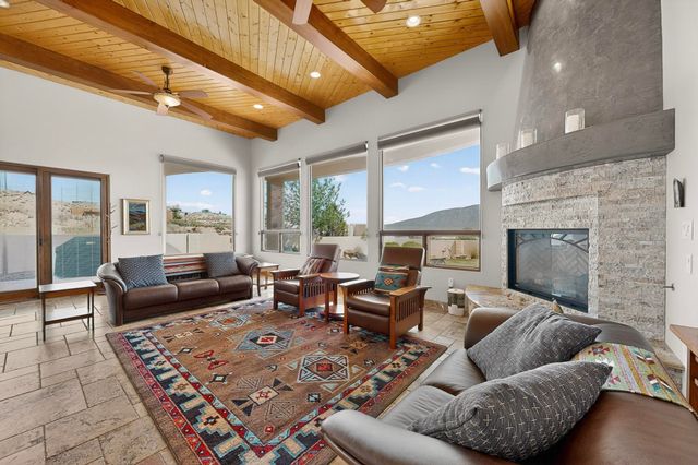192 Camino Rayo Del Sol, Corrales, NM 87048
