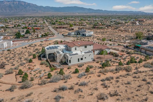 192 Camino Rayo Del Sol, Corrales, NM 87048