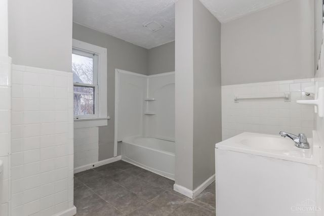 1249 Everett Drive, Dayton, OH 45402