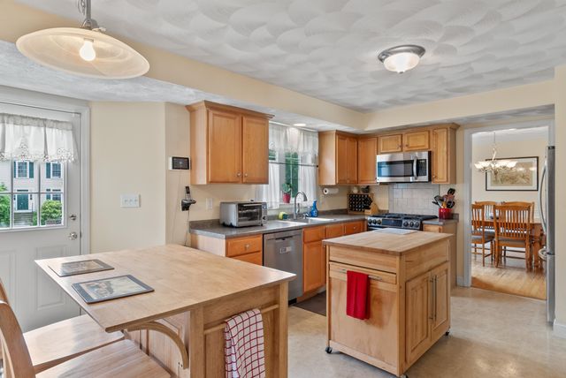 12 Cassily Lane, Dover, NH 03820